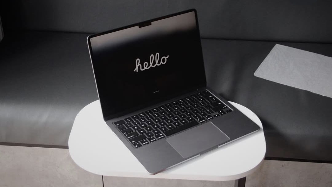 MacBook Air M2: Laptop Profesional dengan Desain Tipis