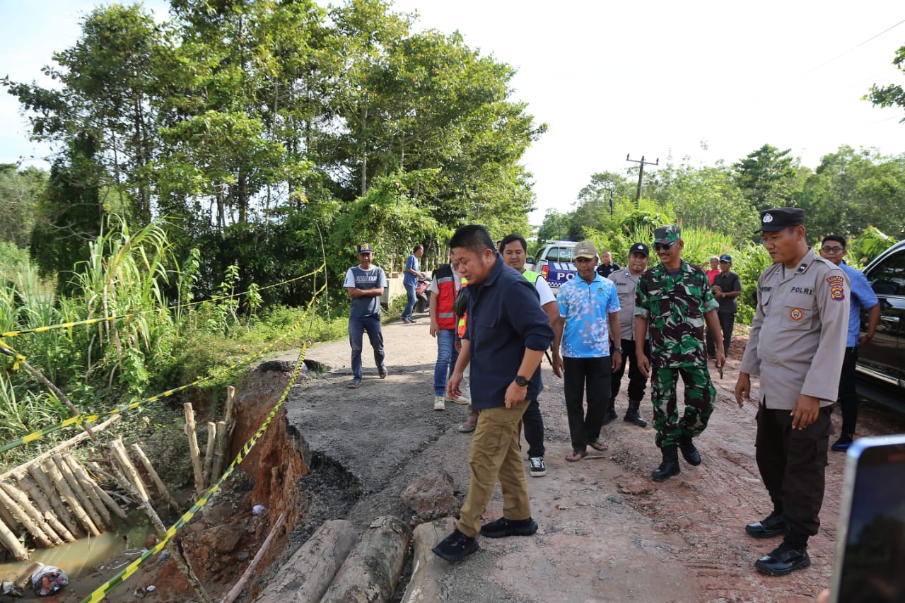 Terkait Jalan Provinsi Penghubung OI-OKU Amblas, Gubernur Intruksikan Dinas PU Segera Lakukan Perbaikan