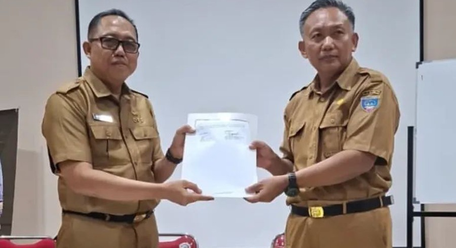 Sertijab Kepala Dinas Perpustakaan OKU Timur, Asnari Resmi Gantikan Sopiyanhadi