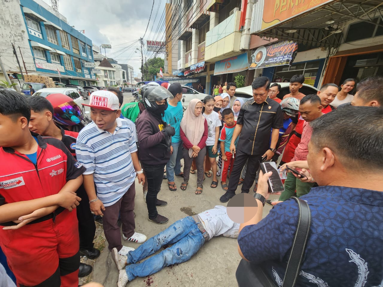 Dir Intelkam Polda Sumsel Kombes Pol Iskandar F Sutisna ini Selamatkan Copet Dari Amukan Massa