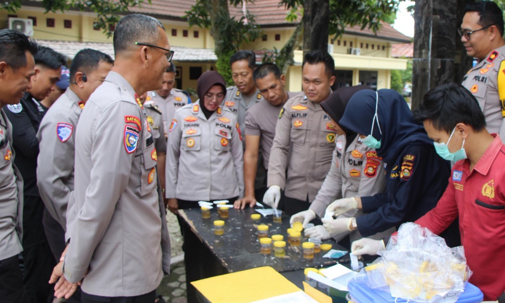 Polres OKU Timur Gelar Tes Urine, Pastikan Jajaran Bebas Narkoba