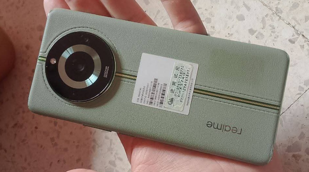 Realme 11 Pro Plus dan Samsung Galaxy A54 5G: Persaingan Smartphone Kelas Menengah Atas