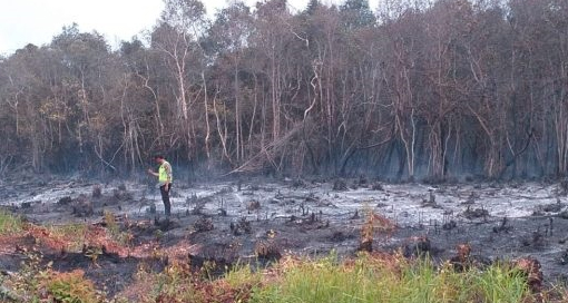 Anggota Polsek Ini Mitigasi Karhutla dan Periksa Titik Kebakaran Hutan dan Lahan