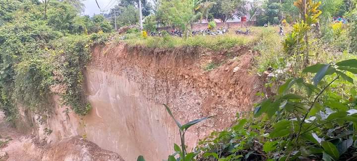 Tempat Pemakaman Umum Terancam Longsor, Kondisinya Makin Mengkhawatirkan