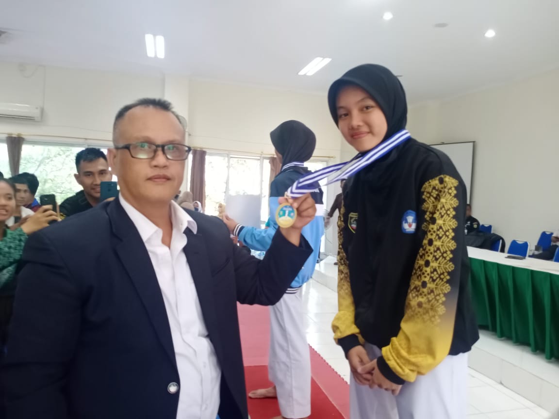 Assyfa Kurniawan Putri Sumbang Emas Cabang Karate di Popda Sumsel