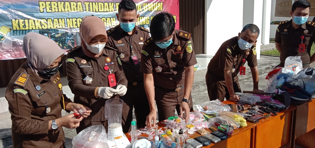 Kejari OKU Timur Musnahkan Barang Bukti 105 Perkara, Dominasi Kasus Narkotika 