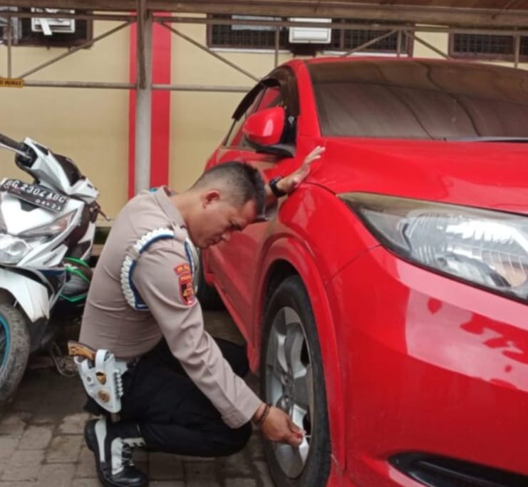 Personel Polrestabes Palembang yang Masih Bawa Mobil Dijamin Ban Kempes