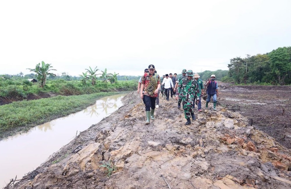 Bupati OKU Timur Enos Tinjau Lokasi Optimalisasi Lahan di Kecamatan Cempaka, Tingkatkan Produksi Pertanian