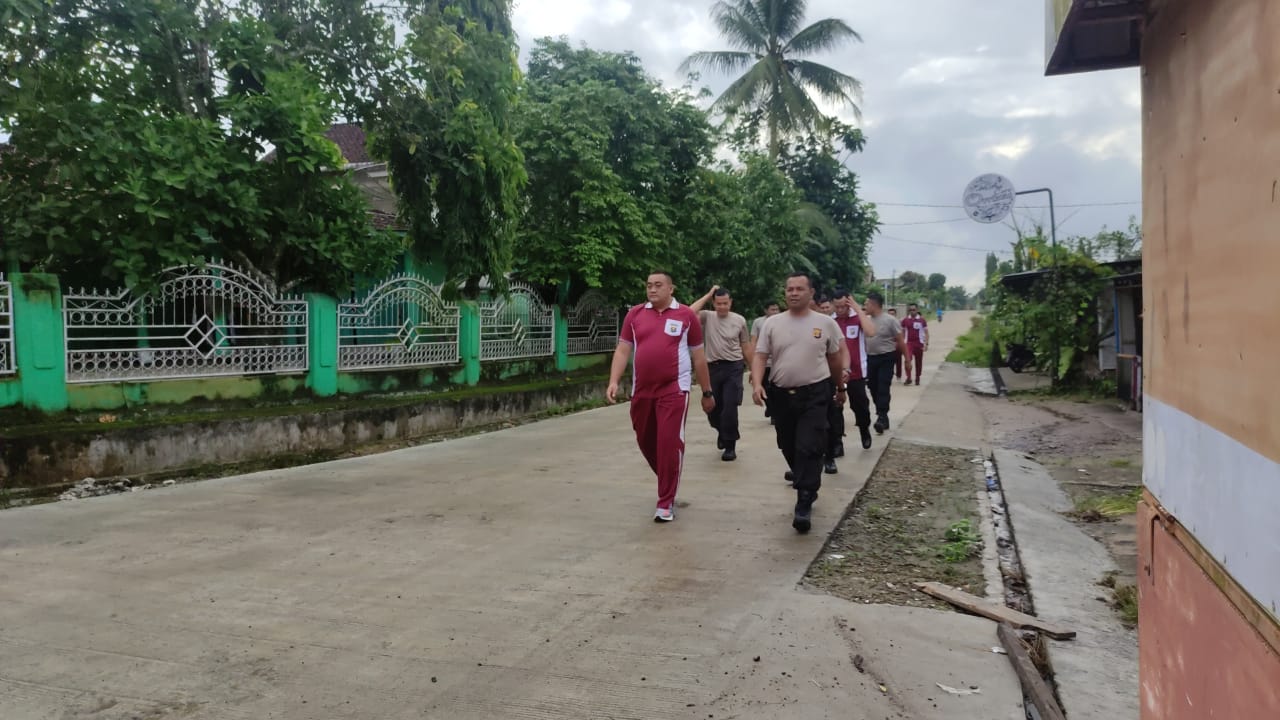 Jaga Kebugaran Tubuh, Jajaran Polsek Belitang III Olahraga Bersama