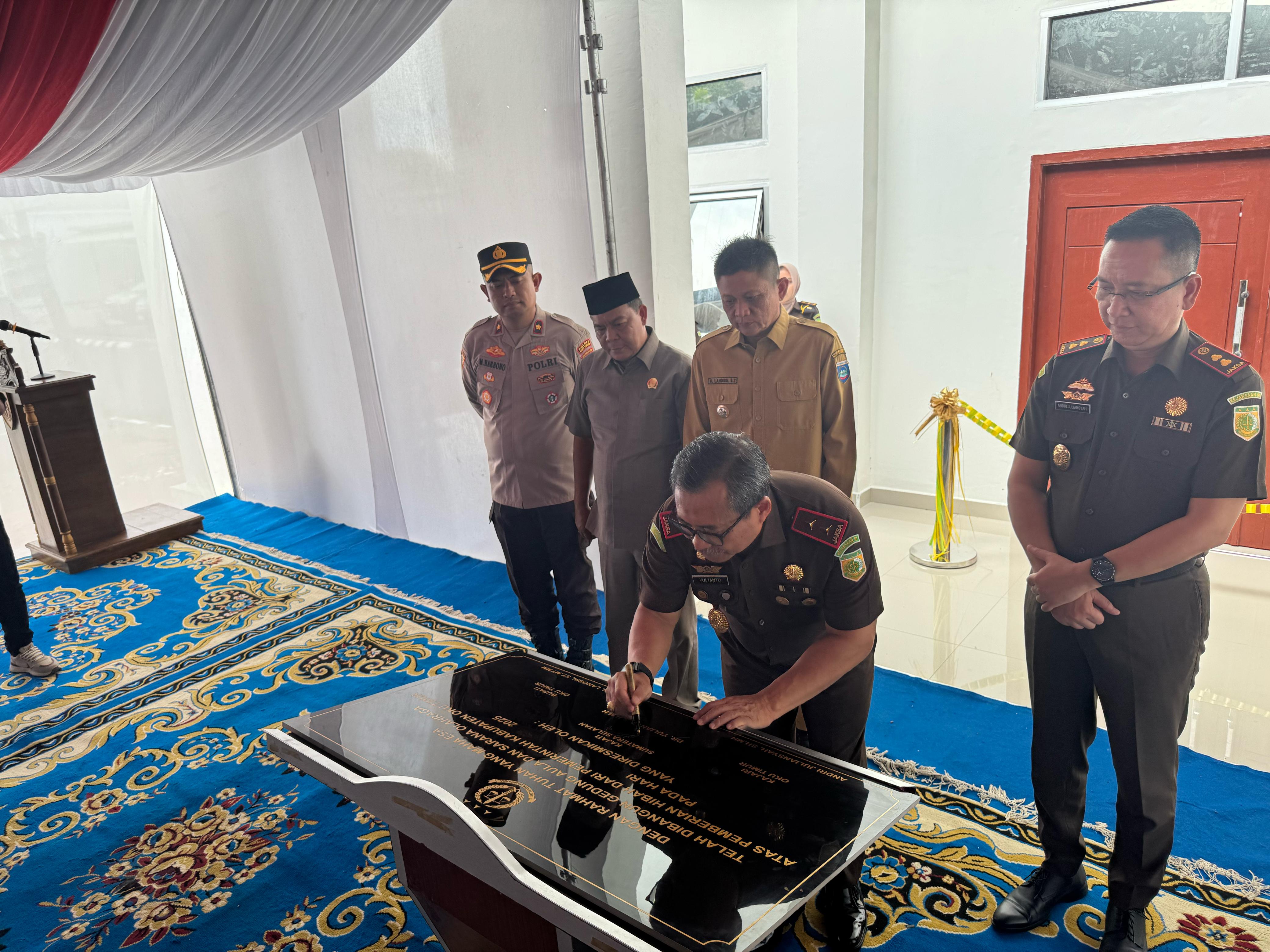 Kejati Sumsel Resmikan Gedung Aula Hingga Sarana Olahraga Kejari OKU Timur