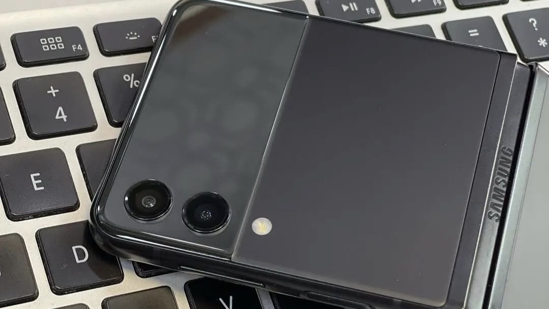 Samsung Galaxy Z Flip3 5G, Hp Lipat Mini dan Elegan, Kamera Baik Dikelasnya