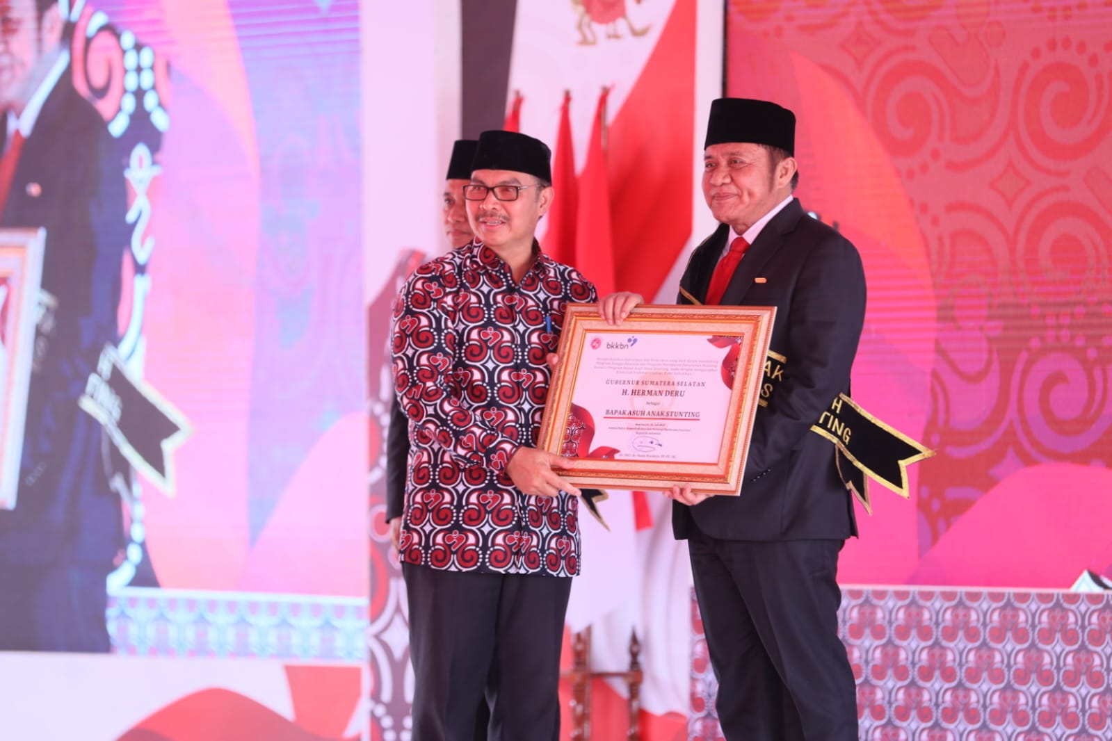 Herman Deru Dianugerahi Tanda Kehornatan Satyalancana Pembangunan oleh  Presiden RI