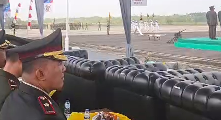 Peringati HUT TNI Ke-81, Jajaran Polres OKU Timur Hadiri Upacara Sinergitas di Lanud Gatot Subroto Way Kanan