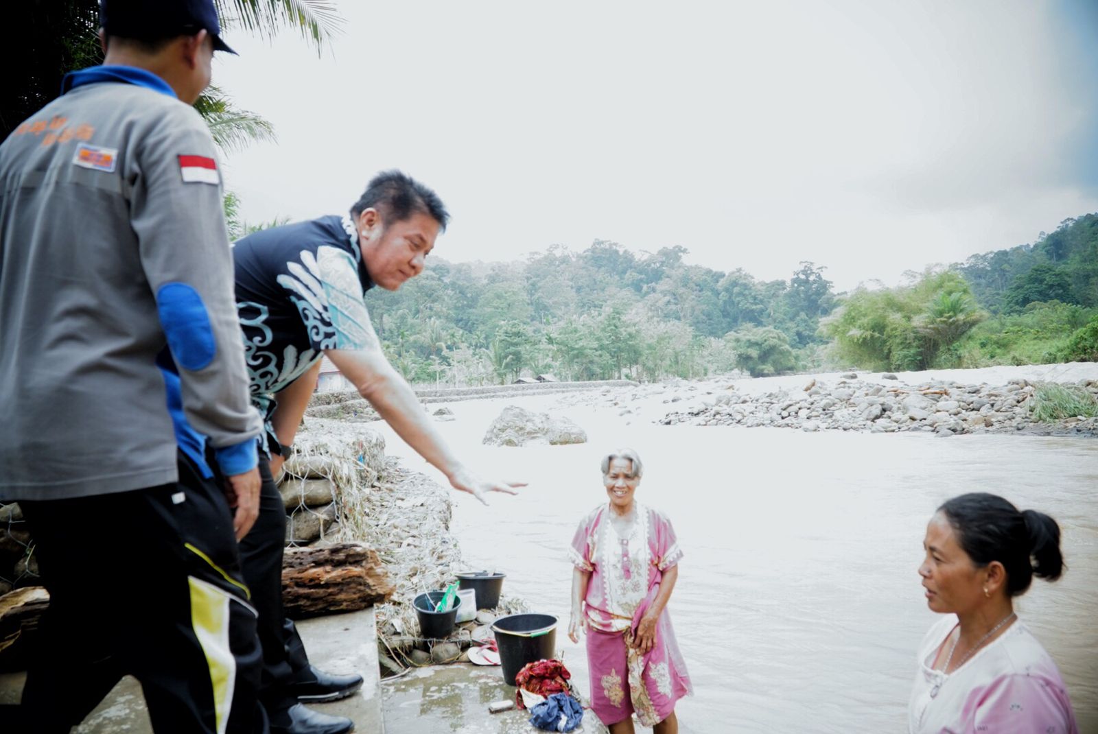 Tanggulangi Dampak Banjir Sejumlah Daerah, Pemprov Kerahkan Semua Kekuatan