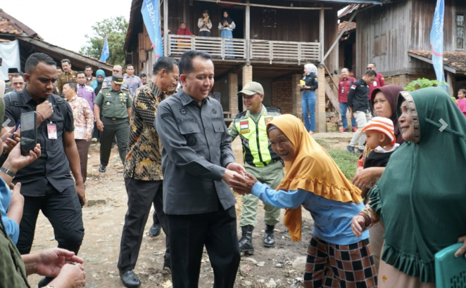 Pj Gubernur Sumsel Resmikan Pembangunan Rumah Layak Huni, Begini Respon Warga