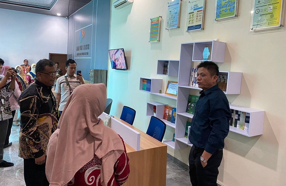 Bupati Lanosin Kunjungi BPS OKU Timur dan Lakukan Office Tour