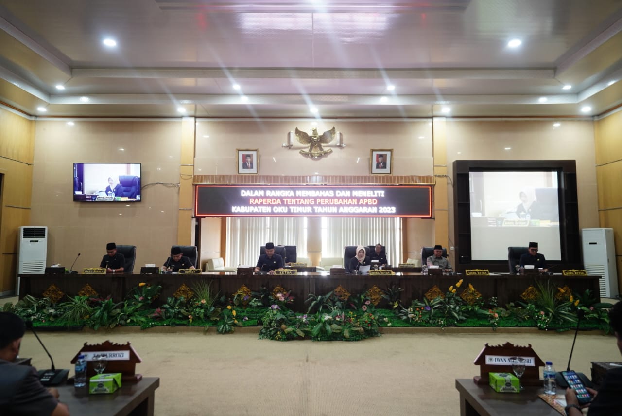 Bupati Enos Dengarkan Pemandangan Umum Fraksi