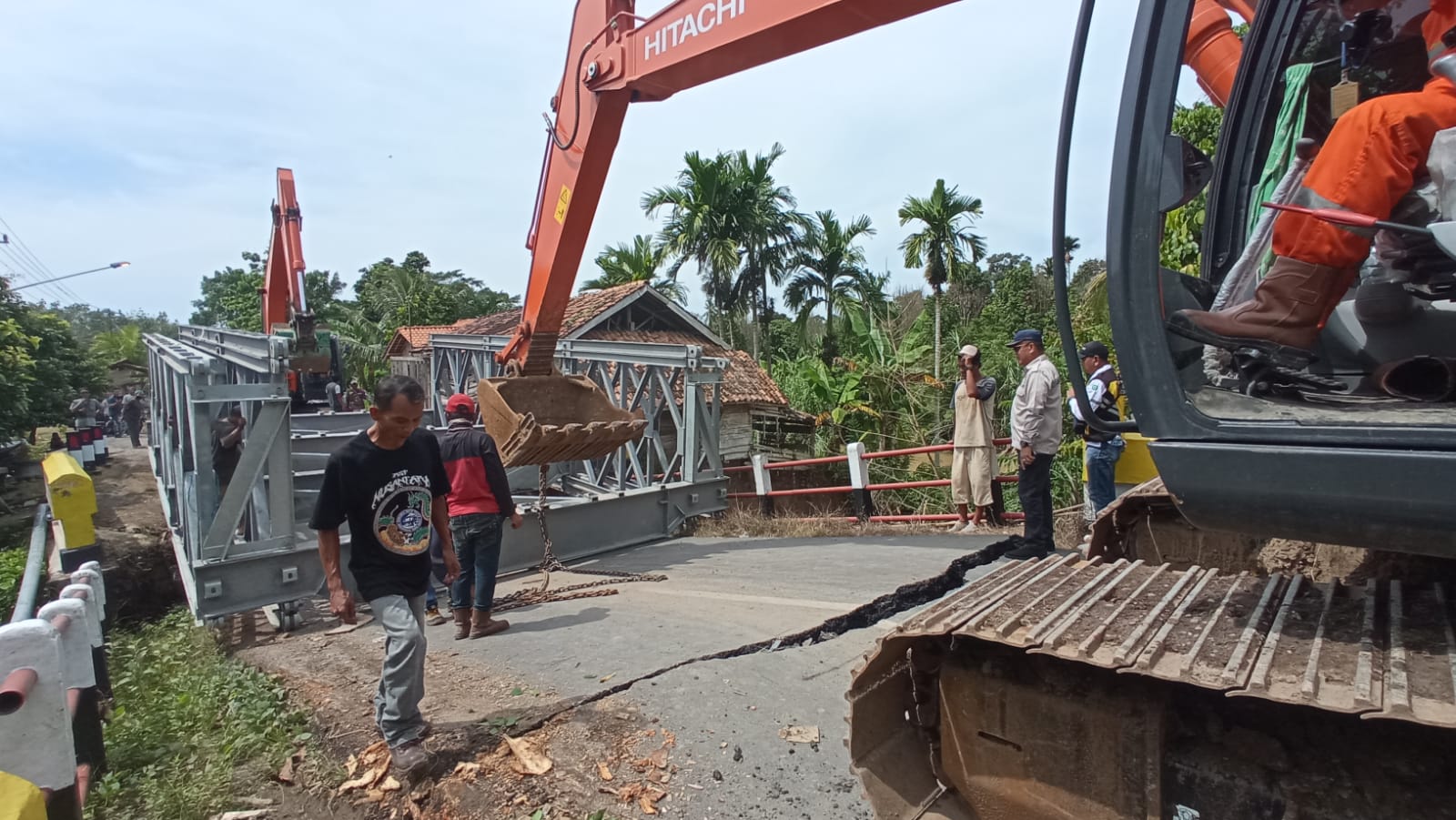 UPTD PUBMTR Provinsi Sumsel Rakit Jembatan Bailey Rangka Baja