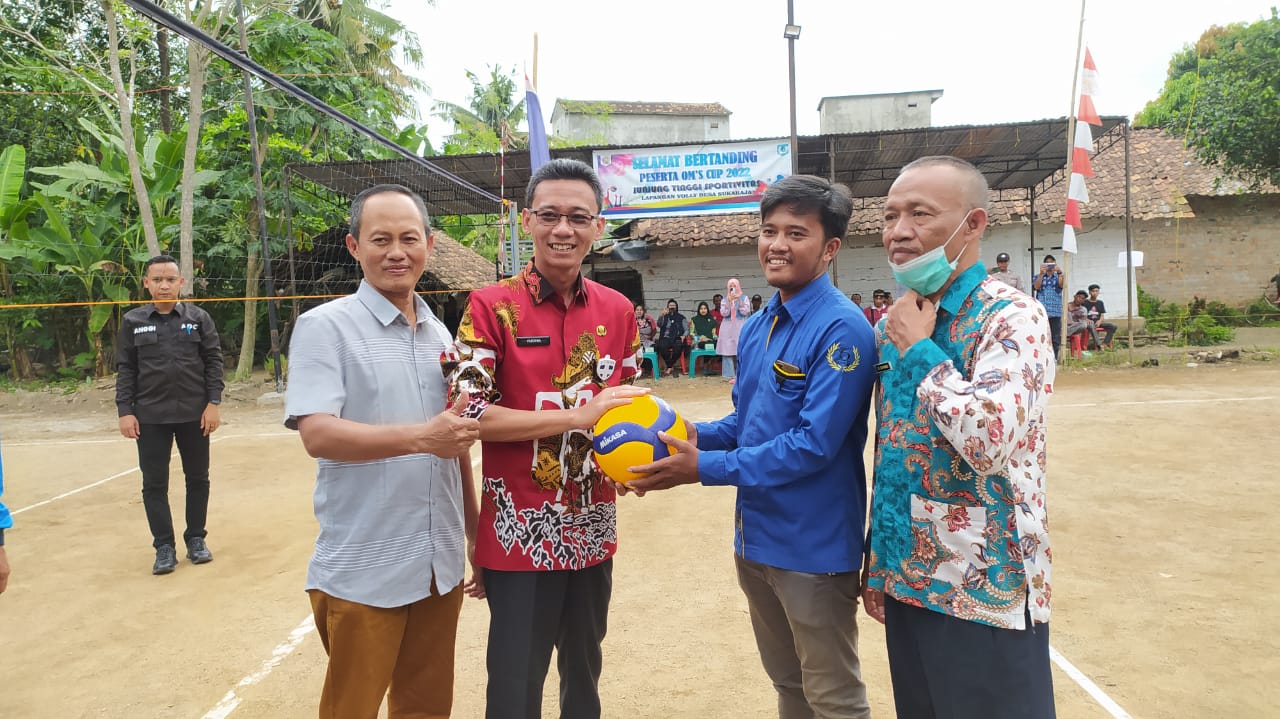 Wakil Bupati OKU Timur Buka Turnamen Bola Voli Desa Sukaraja