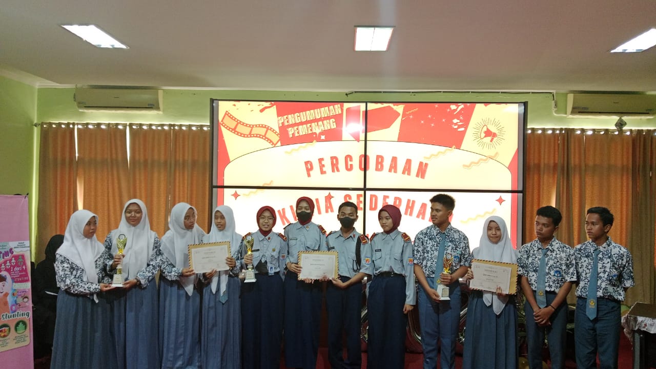 Pelajar SMAN 1 Belitang Raih Juara Lomba Percobaan Kimia Sederhana