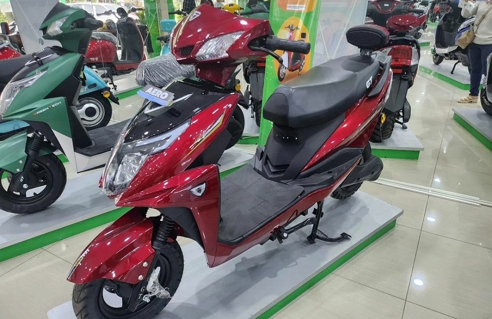 Sanggup Tempuh Jarak 88 KM, Motor Listrik Greentech Aero Usung Desain RetroModern dengan Harga Terjangkau