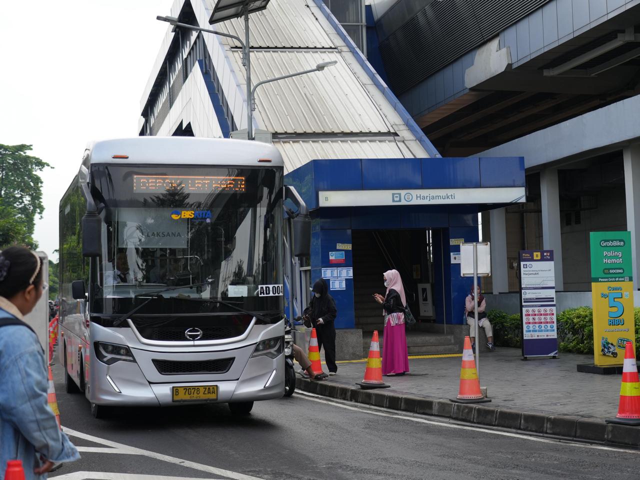 Akses ke Stasiun Makin Mudah, Pengguna LRT Terus Merangkak Naik