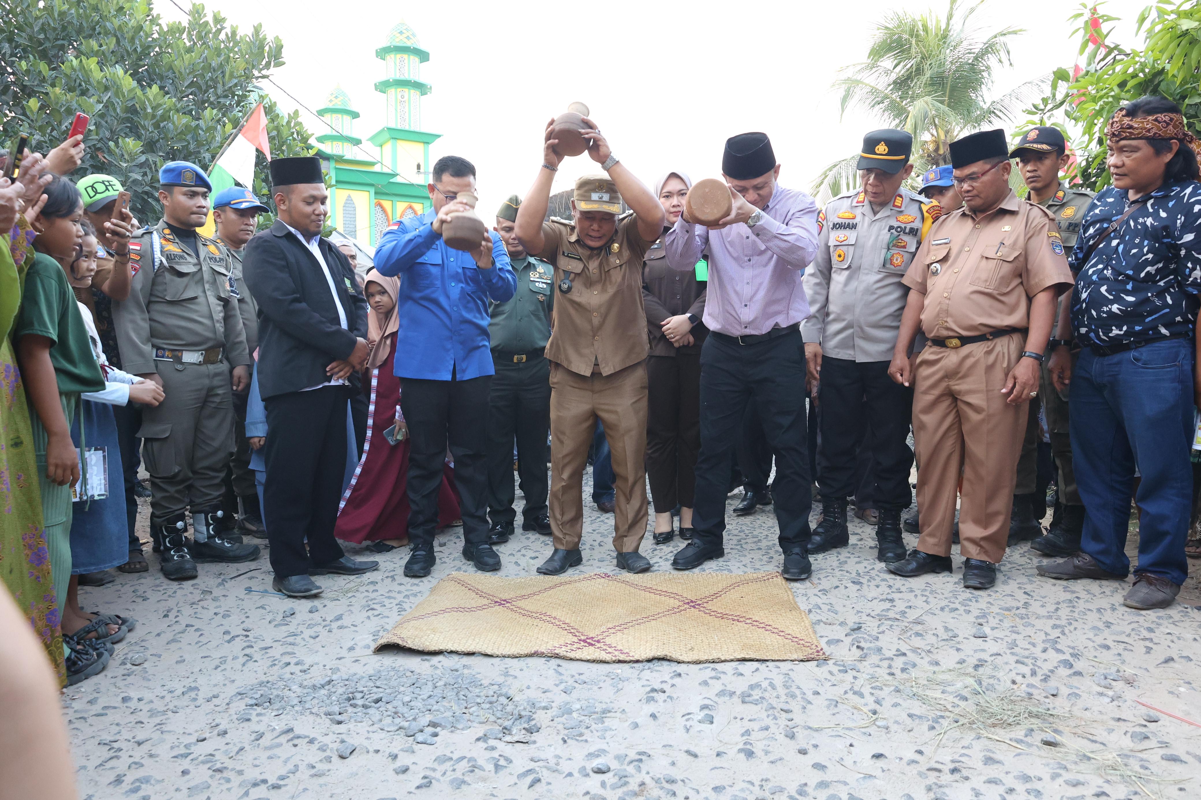 Bupati Enos Resmikan Pembangunan Infrastruktur Jalan Kabupaten Hingga Rampungnya Pembangunan Masjid