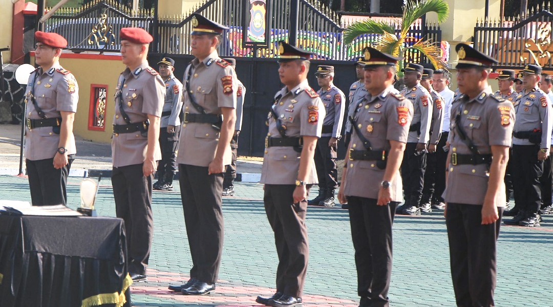 Kasat Reskrim, Kasikum dan 2 Kapolsek Polres OKU Timur Bergeser