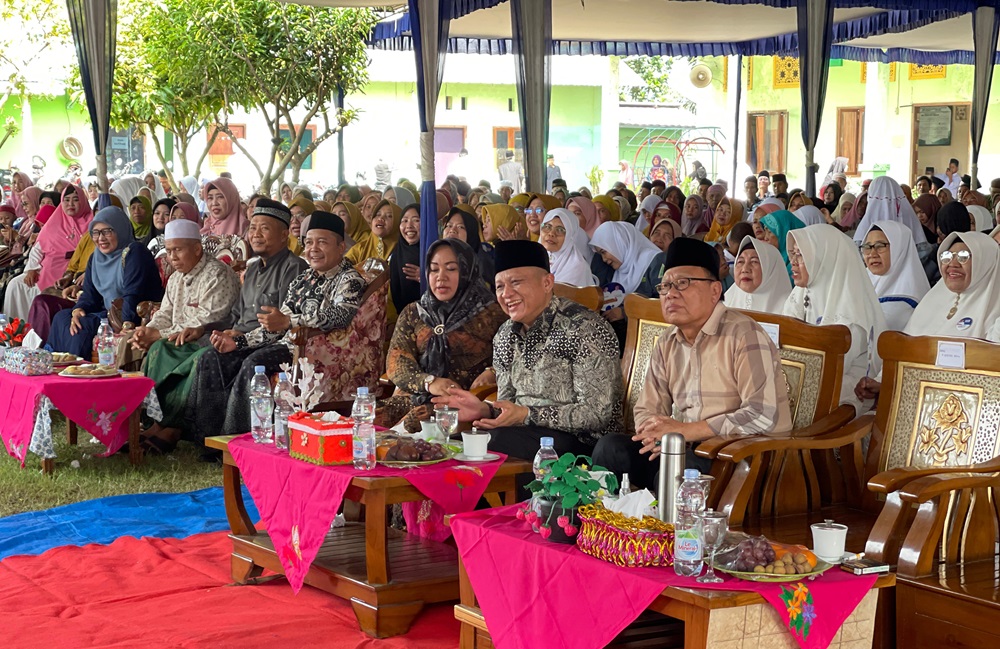 Bupati Enos Hadiri Haflah Akhirussanah Ponpes Roudlotut Thullab