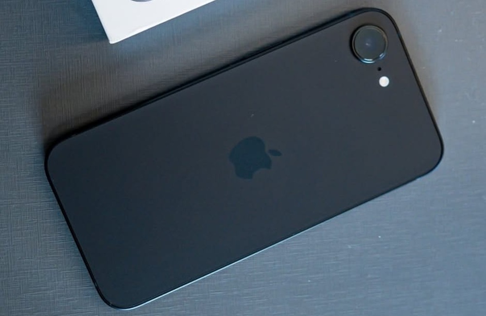 Buruan Dicicil! iPhone 16e Munggil, Hp Super Cepat Hanya Rp900 Ribuan Perbulan