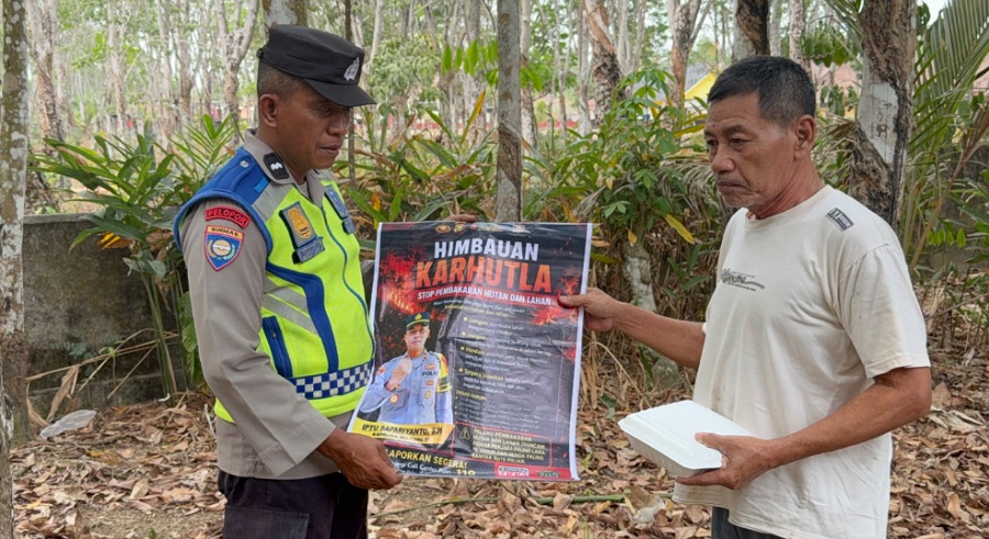 Polsek Belitang III Sebar Maklumat dan Sosialisasi Cegah Karhutla di Dua Desa
