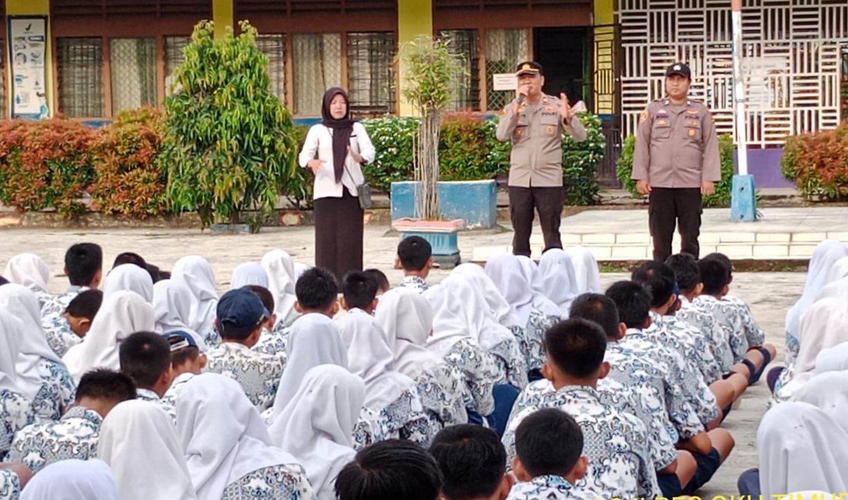 550 Pelajar Dibekali Edukasi Tertib Berlalulintas oleh Kapolsek IPTU Arie Gusman