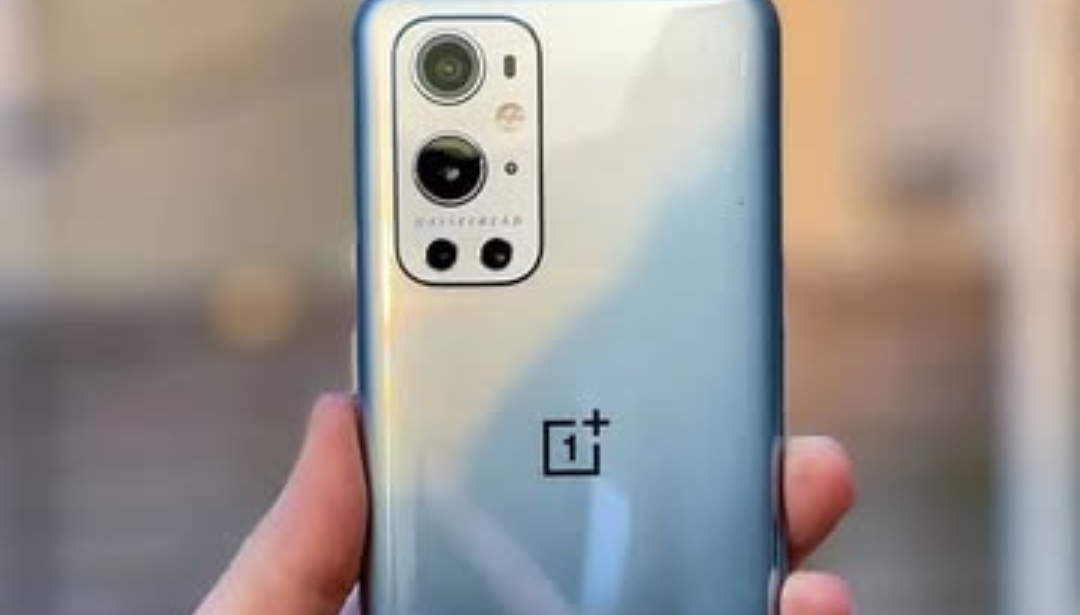 OnePlus 9 Pro: Desain Elegan dengan Baterai Tahan Lama, Tantangan Serius untuk Rival Teratas