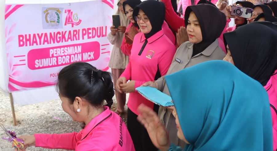 Peduli Air Bersih Warga, Bhayangkari OKU Timur Resmikan Sumur Bor di Berasan Mulya