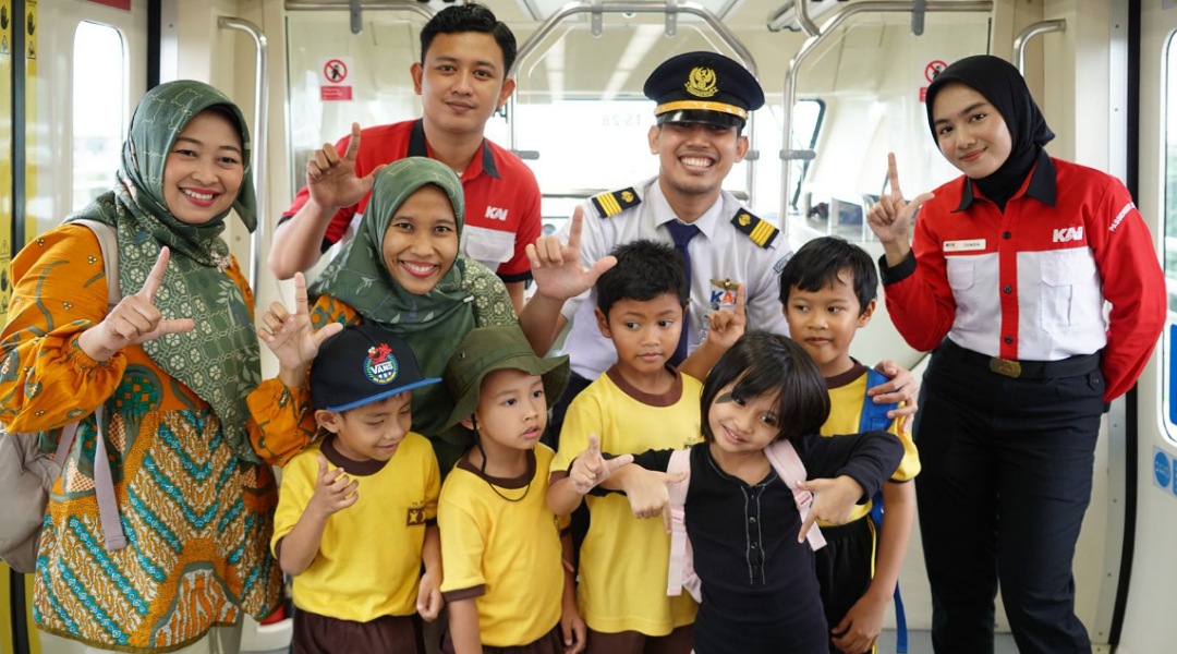 Hari Anak Nasional 2025, LRT Berikan Edukasi untuk Ciptakan Ruang Aman Bagi Anak pada Transportasi Publik