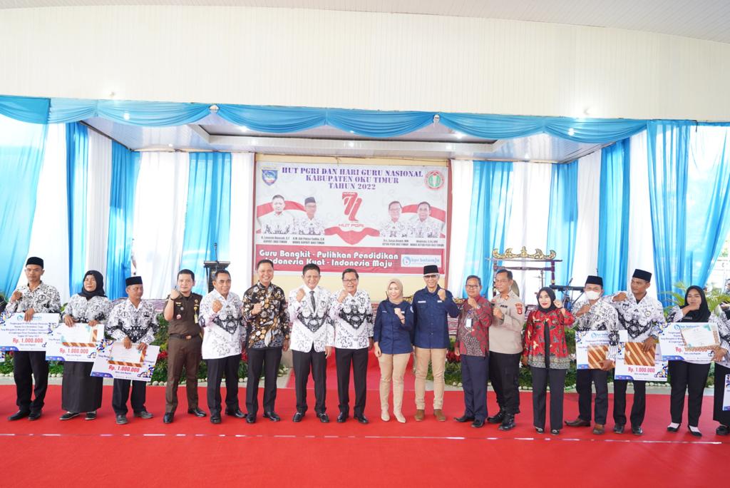 Bupati dan Ketum PGRI Kompak Peringati HUT PGRI dan HGN