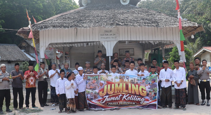 Polres Prabumulih Gelar Jumatan Keliling dan Green Policing di Pesantren Salafiyah Putihan