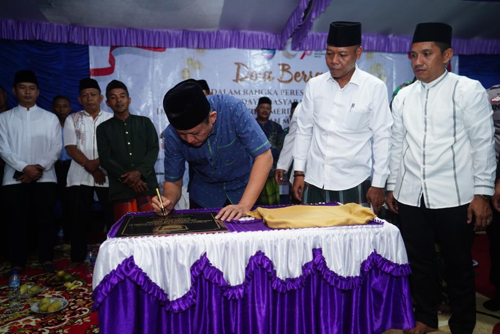 Bupati Enos Resmikan Jembatan Swadaya Masyarakat Desa Kurungan Nyawa II 