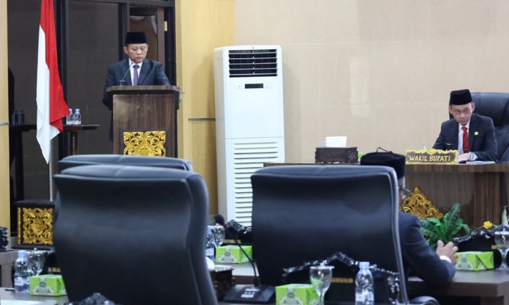 Bupati Lanosin Paparkan Capaian Pembangunan dalam Rapat Paripurna DPRD OKU Timur