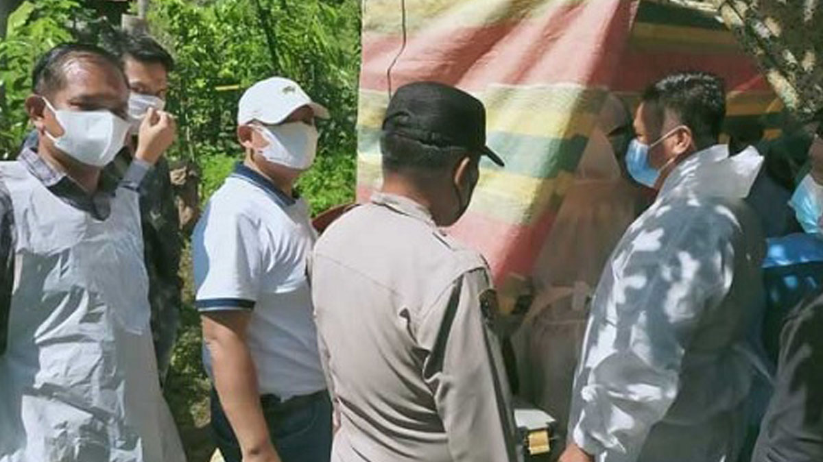 Tak Percaya Anaknya Bunuh Diri, Keluarga Bongkar Makam untuk Otopsi Jenazah Anaknya