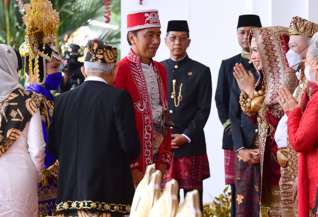 Baju Adat Buton: Pakaian Kaya akan Detail dan Simbolisme dari Provinsi Sulawesi Tenggara