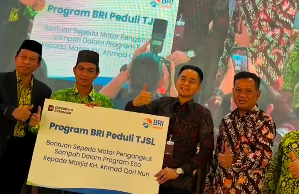 BRI Regional Office Palembang Serahkan Bantuan Kepada Masjid KH Ahmad Qori Nuri