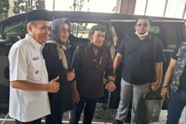 Raja Dangdut Rhoma Irama Haibur Masyarakat Ogan Ilir pada Malam Pesta Rakyat