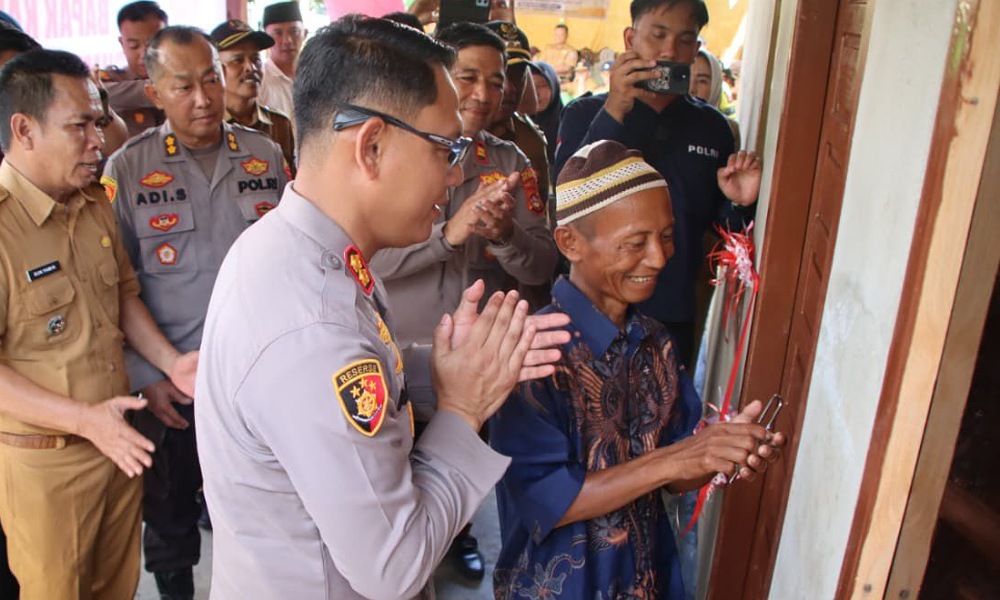 Cerita Dua Petani Lansia di OKU Timur Dapat Rumah Baru dari Kapolda Sumsel