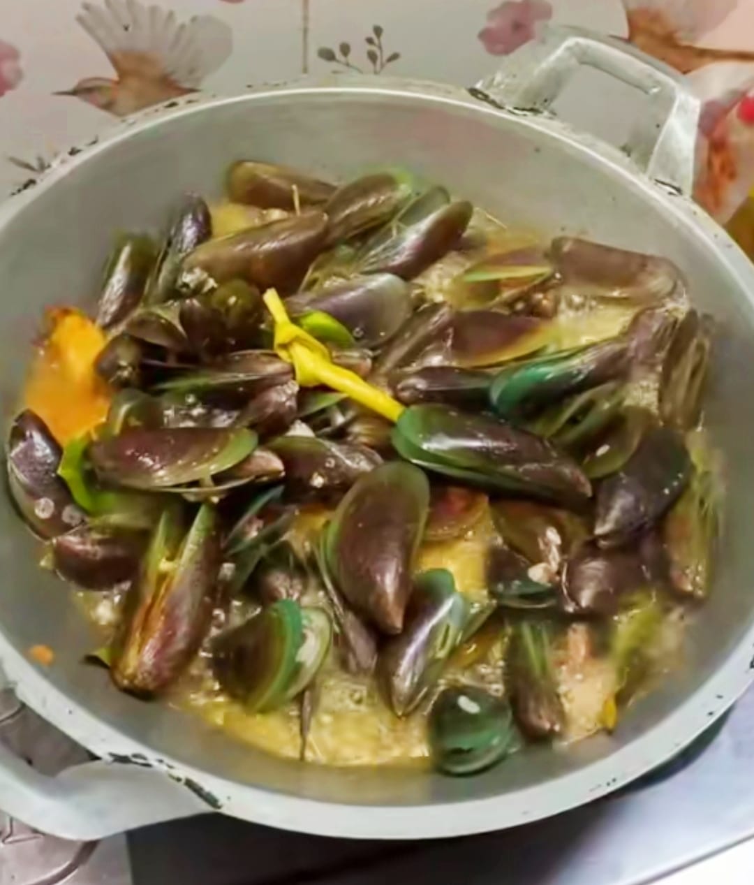 Nikmati Kelezatan dan Manfaat Kesehatan dari Kerang Hijau Bumbu Kuning