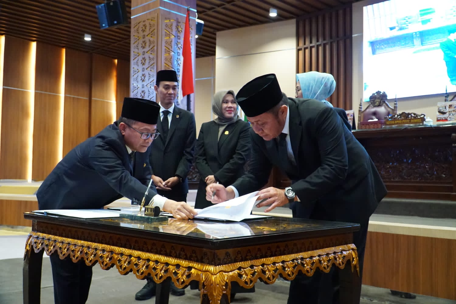 Gubernur Bersama Unsur Pimpinan DPRD Sumsel Tandatangani Nota Kesempakatan Perubahan KUA dan PPAS Ta 2023