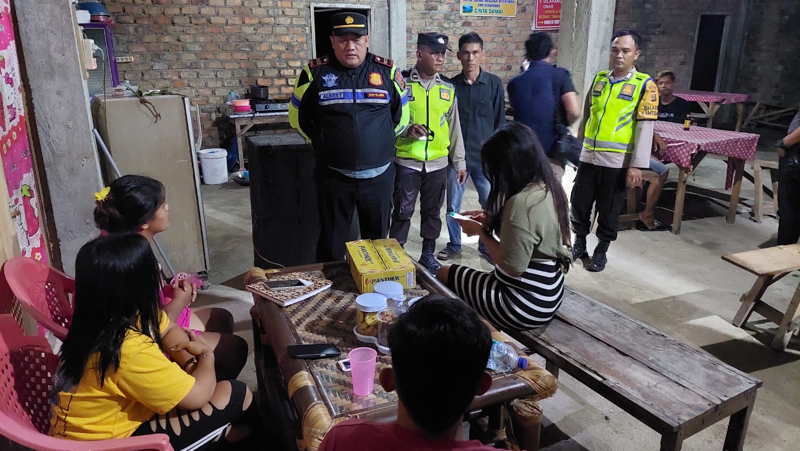 Polsek Belitang III Gelar Operasi Penyakit Masyarakat, Incar Warung dan Kafe 