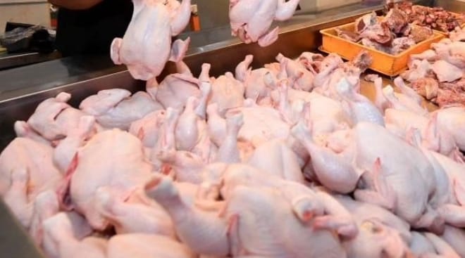 Jelang Tahun Baru Harga Ayam di Pasar Martapura Merangkak Naik, Tapi Pembeli Masih Sepi