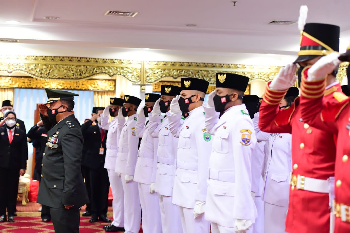 Siapa Pelajar yang Terpilih Membawa Bendera Merah Putih di Istana?