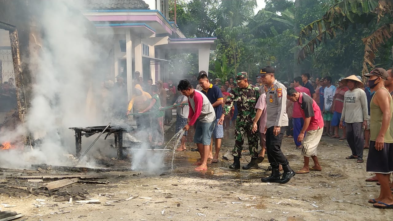 Akibat Korsleting Listrik Rumah Warga Terbakar, Kerugian Capai Puluhan Juta